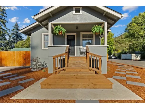 669 W Ballf Street Roseburg OR 97471