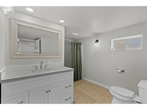 669 W Ballf Street Roseburg OR 97471
