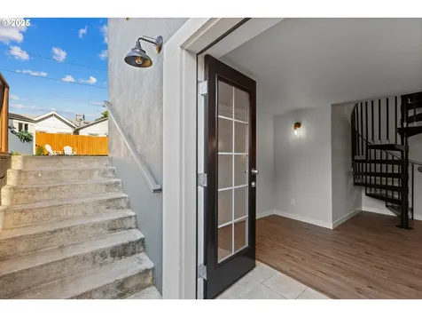 669 W Ballf Street Roseburg OR 97471