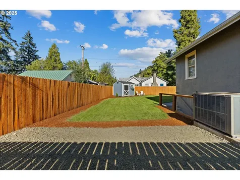 669 W Ballf Street Roseburg OR 97471