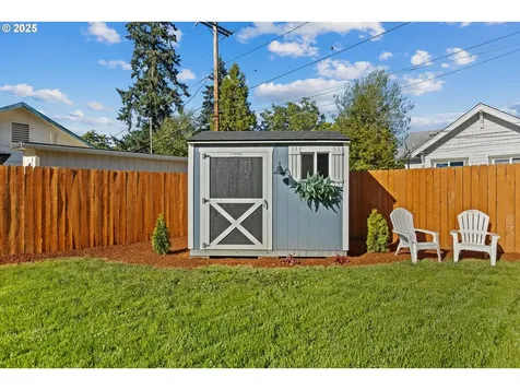 669 W Ballf Street Roseburg OR 97471