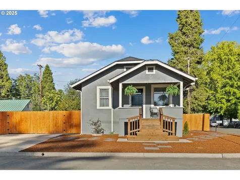 669 W Ballf Street Roseburg OR 97471