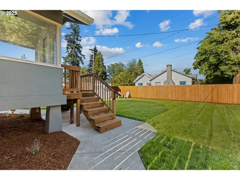 669 W Ballf Street Roseburg OR 97471