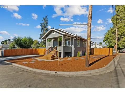 669 W Ballf Street Roseburg OR 97471