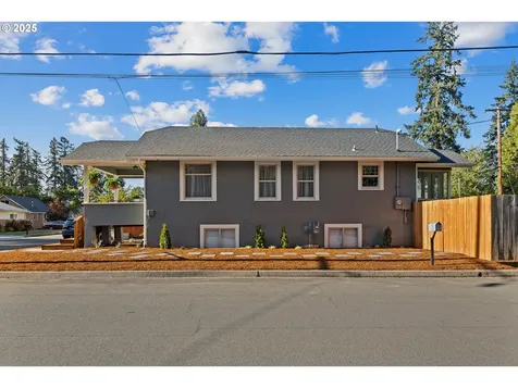 669 W Ballf Street Roseburg OR 97471