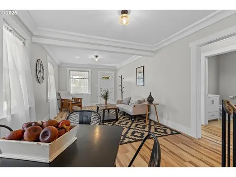 669 W Ballf Street Roseburg OR 97471
