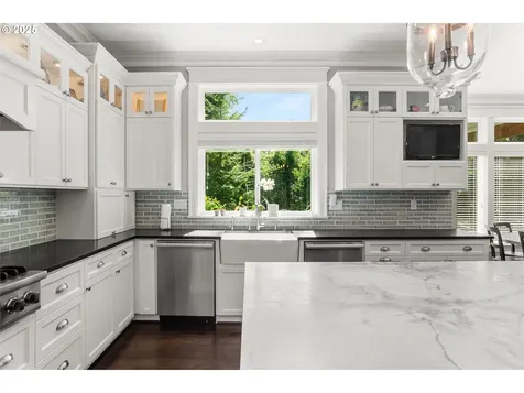 15948 Twin Fir Road Lake Oswego OR 97035
