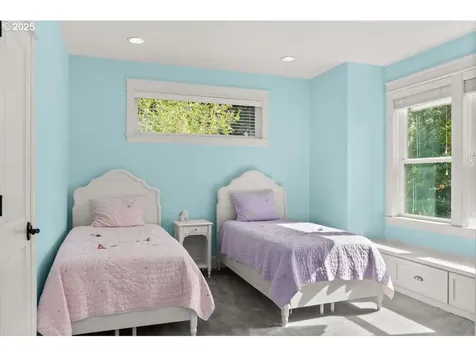 15948 Twin Fir Road Lake Oswego OR 97035