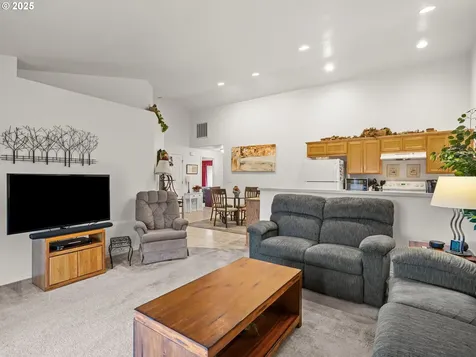 1409 SW Lori Court Mcminnville OR 97128
