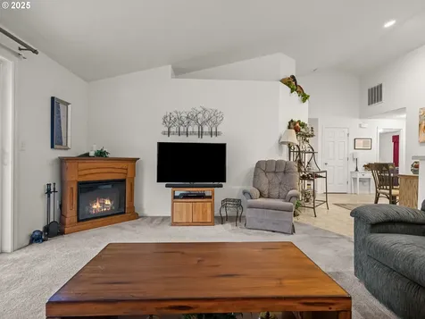 1409 SW Lori Court Mcminnville OR 97128