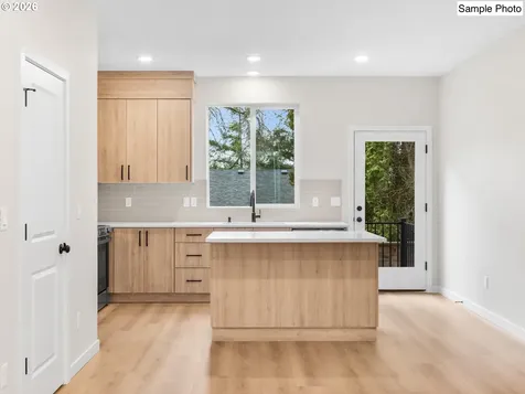 8616 SW 21st Avenue Portland OR 97213