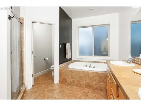525 E 17th Circle La Center WA 98629