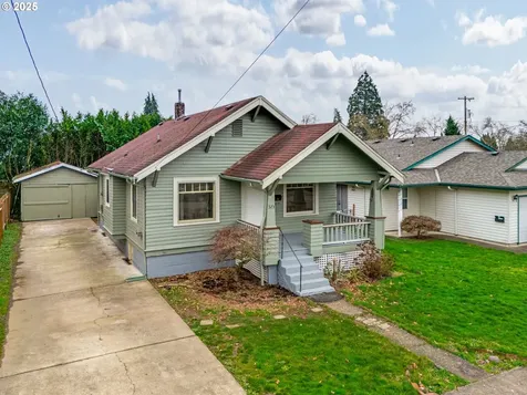 325 E Hereford Street Gladstone OR 97027