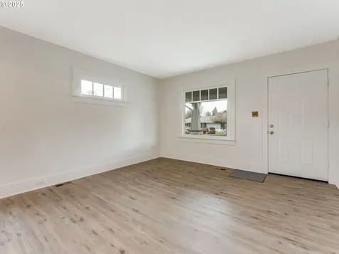 325 E Hereford Street Gladstone OR 97027
