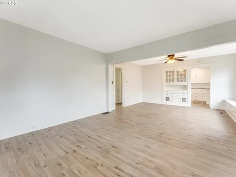 325 E Hereford Street Gladstone OR 97027
