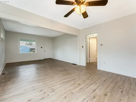 325 E Hereford Street Gladstone OR 97027