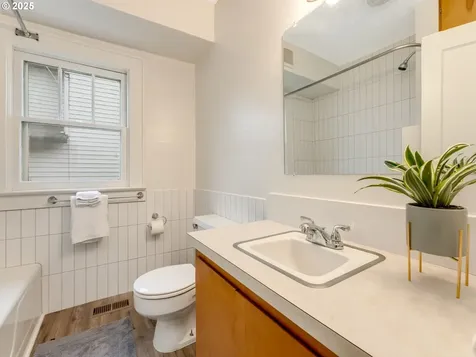325 E Hereford Street Gladstone OR 97027