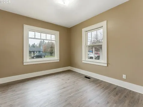 325 E Hereford Street Gladstone OR 97027