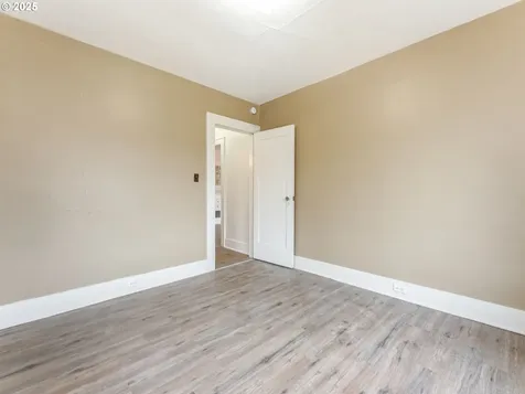 325 E Hereford Street Gladstone OR 97027