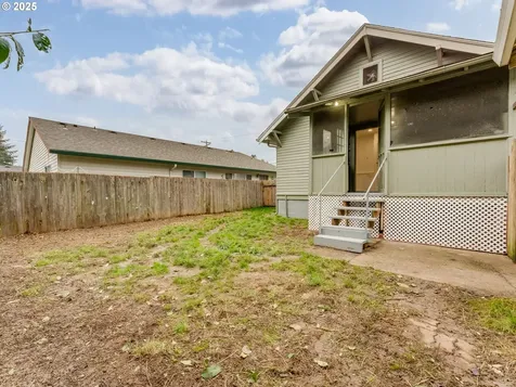 325 E Hereford Street Gladstone OR 97027