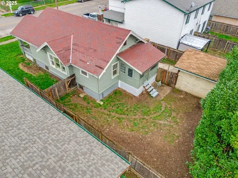 325 E Hereford Street Gladstone OR 97027