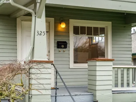 325 E Hereford Street Gladstone OR 97027