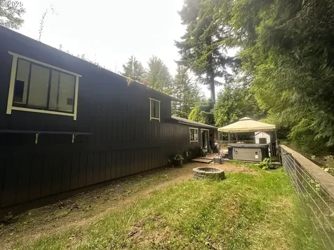 585 Robinhood Avenue Lakeside OR 97449