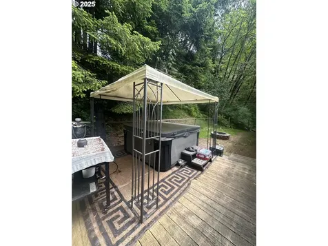 585 Robinhood Avenue Lakeside OR 97449