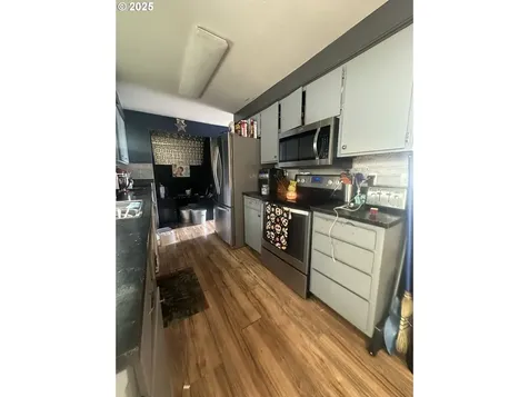 585 Robinhood Avenue Lakeside OR 97449