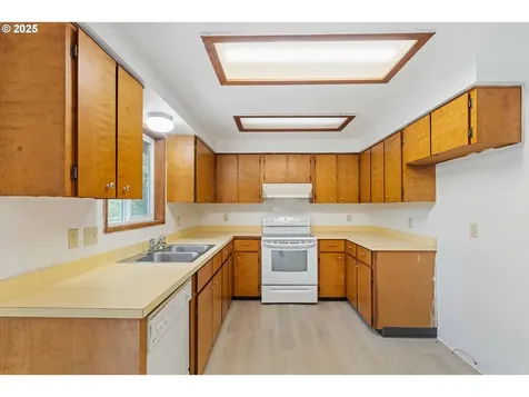 1700 Lakeshore Drive Coos Bay OR 97420