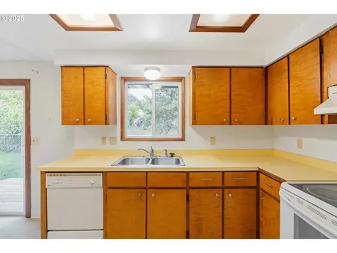 1700 Lakeshore Drive Coos Bay OR 97420