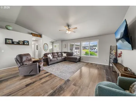170 Addison Avenue Sutherlin OR 97479