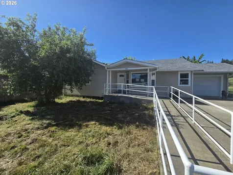 863 W First Avenue Sutherlin OR 97479