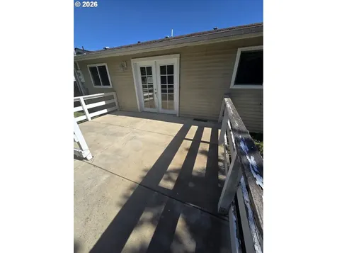 863 W First Avenue Sutherlin OR 97479