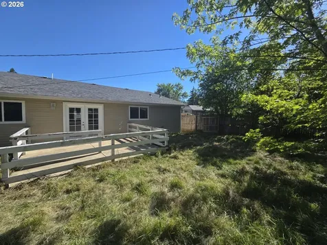 863 W First Avenue Sutherlin OR 97479