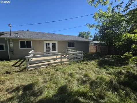 863 W First Avenue Sutherlin OR 97479