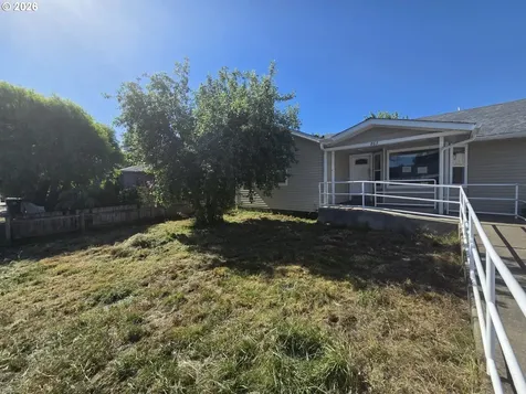 863 W First Avenue Sutherlin OR 97479
