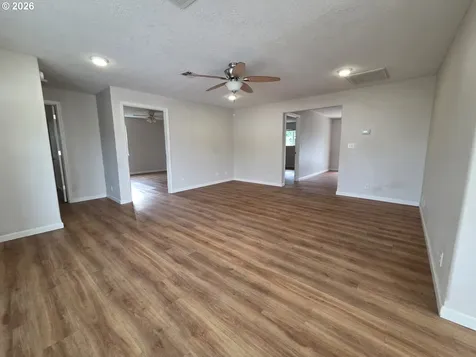 863 W First Avenue Sutherlin OR 97479