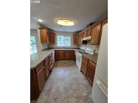 863 W First Avenue Sutherlin OR 97479