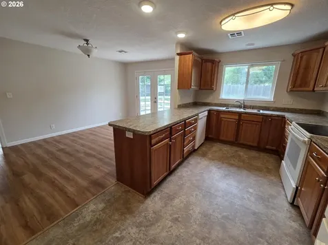 863 W First Avenue Sutherlin OR 97479