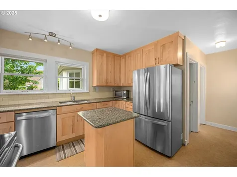 3555 NE Shaver Street Portland OR 97212