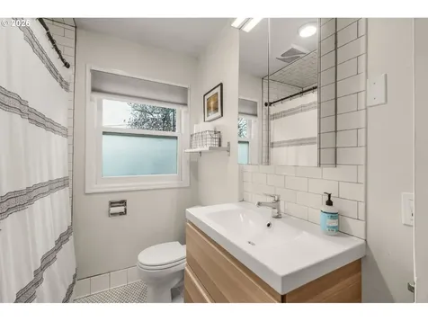 5921 SW 45th Avenue Portland OR 97221
