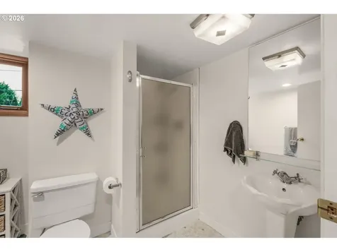 5921 SW 45th Avenue Portland OR 97221