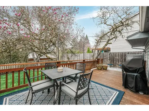 5921 SW 45th Avenue Portland OR 97221