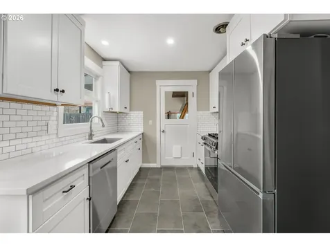 5921 SW 45th Avenue Portland OR 97221