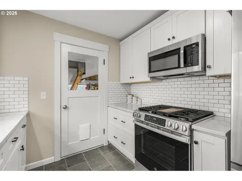 5921 SW 45th Avenue Portland OR 97221
