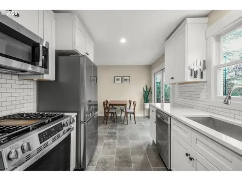 5921 SW 45th Avenue Portland OR 97221