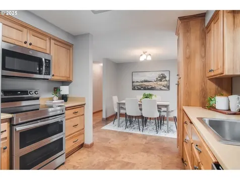 3903 SE 66th Avenue Portland OR 97206