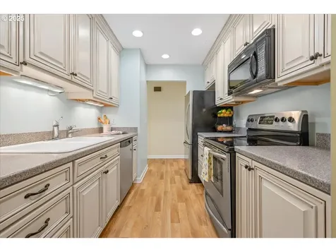 4220 NE 125th Place Portland OR 97230