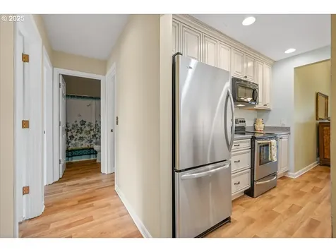 4220 NE 125th Place Portland OR 97230
